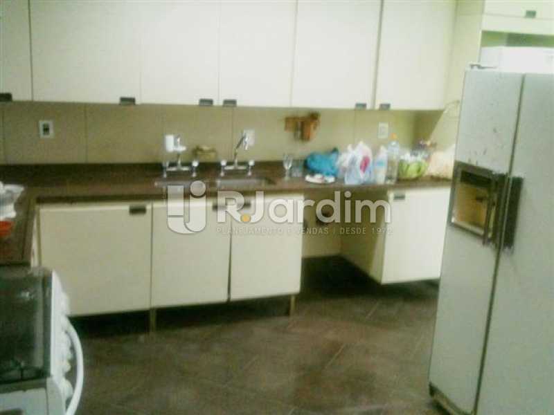 Conheça copa cozinha ampla do imóvel - Casa Rua Senador Simonsen,Jardim Botânico,Zona Sul,Rio de Janeiro,RJ À Venda,6 Quartos,2000m² - BGCA60001 - 13 copa cozinha ampla - Casa Rua Senador Simonsen,Jardim Botânico,Zona Sul,Rio de Janeiro,RJ À Venda,6 Quartos,2000m² - BGCA60001 - 13