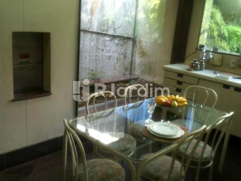 Conheça copa-cozinha com passa prato do imóvel - Casa Rua Senador Simonsen,Jardim Botânico,Zona Sul,Rio de Janeiro,RJ À Venda,6 Quartos,2000m² - BGCA60001 - 12 copa-cozinha com passa prato - Casa Rua Senador Simonsen,Jardim Botânico,Zona Sul,Rio de Janeiro,RJ À Venda,6 Quartos,2000m² - BGCA60001 - 12
