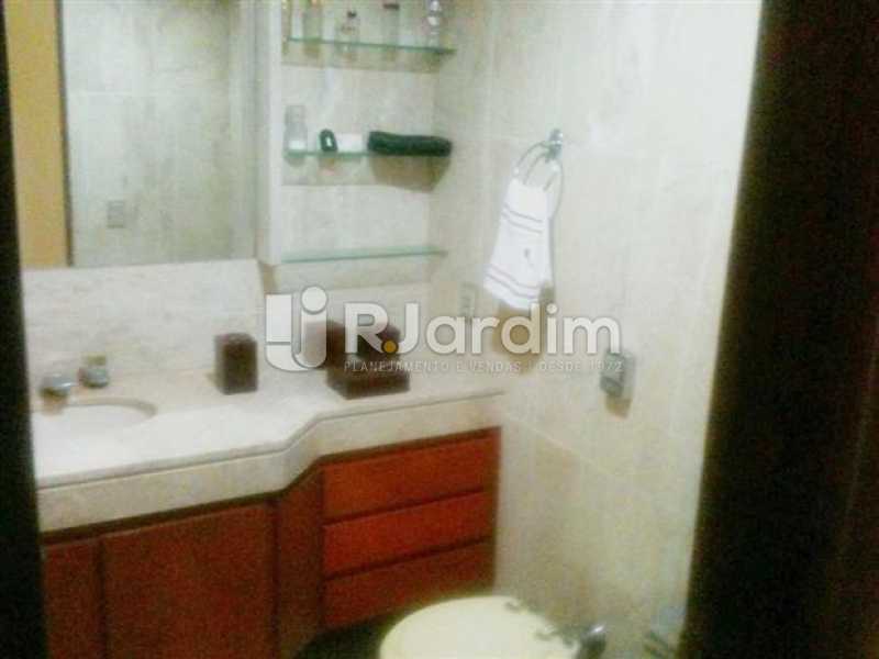 Conheça banheiro social do imóvel - Casa Rua Senador Simonsen,Jardim Botânico,Zona Sul,Rio de Janeiro,RJ À Venda,6 Quartos,2000m² - BGCA60001 - 25 banheiro social - Casa Rua Senador Simonsen,Jardim Botânico,Zona Sul,Rio de Janeiro,RJ À Venda,6 Quartos,2000m² - BGCA60001 - 25