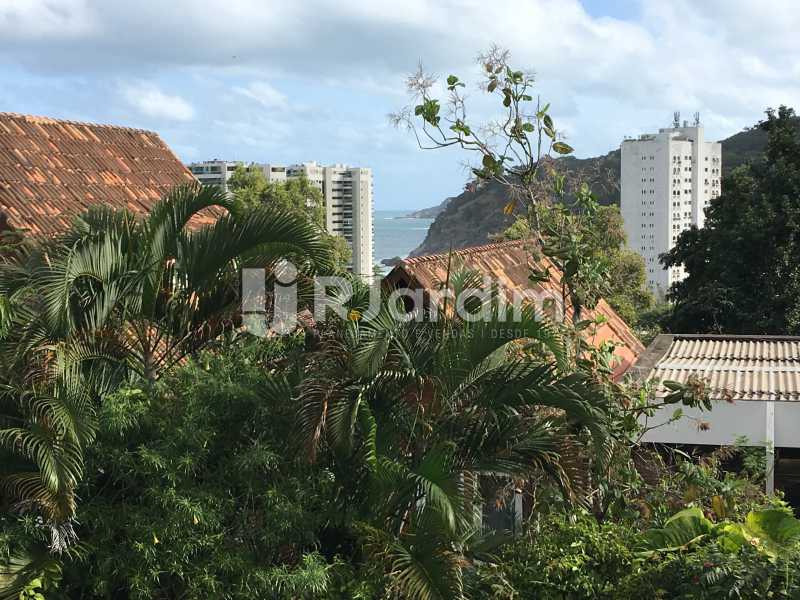 Conheça Vista Fundos do imóvel - Casa em Condomínio À Venda Rua Professor Mikan,São Conrado, Zona Sul,Rio de Janeiro - R$ 1.550.000 - LACN30007 - 29 Vista Fundos - Casa em Condomínio À Venda Rua Professor Mikan,São Conrado, Zona Sul,Rio de Janeiro - R$ 1.550.000 - LACN30007 - 29