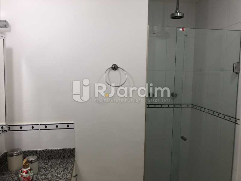 Conheça Banheiro social do imóvel - Apartamento À Venda - Botafogo - Rio de Janeiro - RJ - LAAP32187 - 24 Banheiro social - Apartamento À Venda - Botafogo - Rio de Janeiro - RJ - LAAP32187 - 24