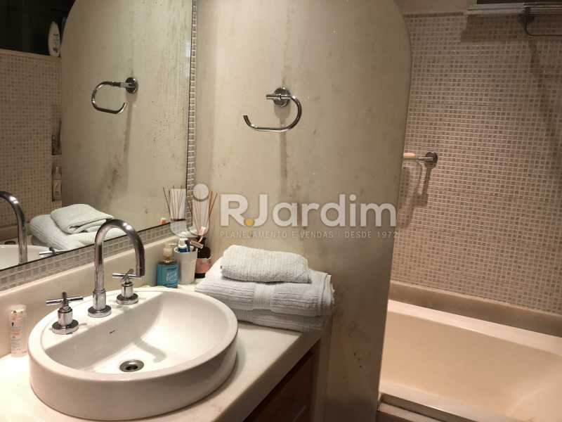 Conheça Banheiro social do imóvel - Apartamento À Venda - Gávea - Rio de Janeiro - RJ - LAAP21571 - 16 Banheiro social - Apartamento À Venda - Gávea - Rio de Janeiro - RJ - LAAP21571 - 16