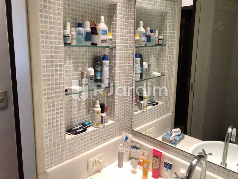 Conheça Banheiro social do imóvel - Apartamento À Venda - Gávea - Rio de Janeiro - RJ - LAAP21571 - 23 Banheiro social - Apartamento À Venda - Gávea - Rio de Janeiro - RJ - LAAP21571 - 23