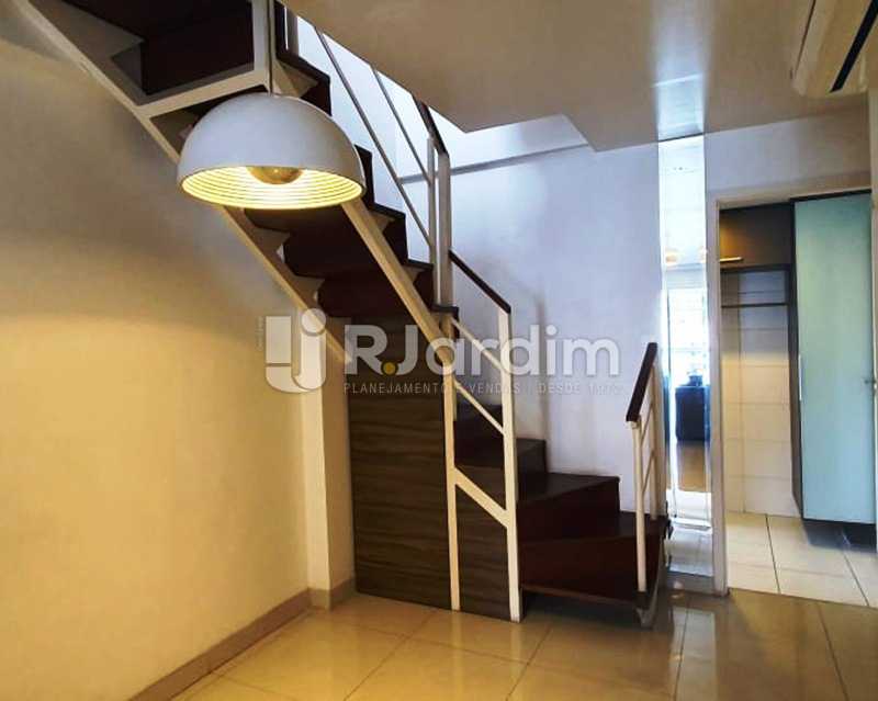 Conheça Hall acesso ao 2ºpiso do imóvel - Apartamento À Venda - Laranjeiras - Rio de Janeiro - RJ - LAAP32192 - 8 Hall acesso ao 2ºpiso - Apartamento À Venda - Laranjeiras - Rio de Janeiro - RJ - LAAP32192 - 8