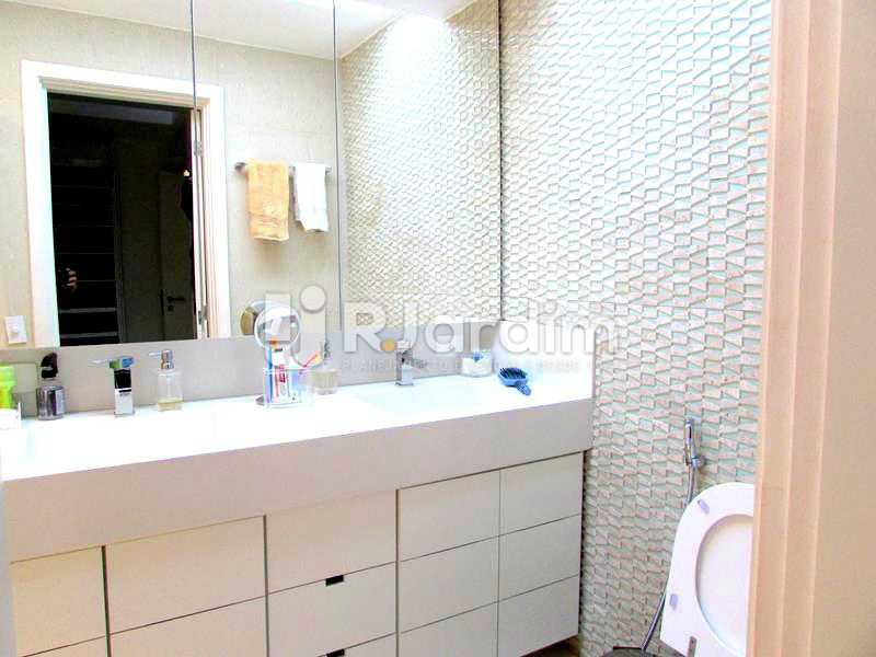 Conheça BANHEIRO DA SUÍTE do imóvel - Cobertura Rua Prudente de Morais,Ipanema, Zona Sul,Rio de Janeiro, RJ À Venda, 2 Quartos, 169m² - LACO20110 - 24 BANHEIRO DA SUÍTE - Cobertura Rua Prudente de Morais,Ipanema, Zona Sul,Rio de Janeiro, RJ À Venda, 2 Quartos, 169m² - LACO20110 - 24
