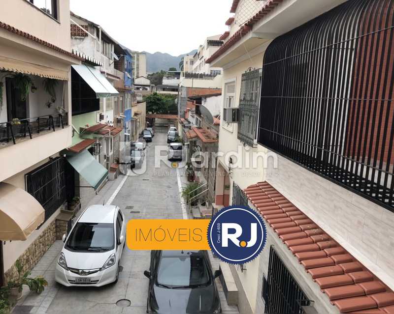 Conheça Vista da vila do imóvel - Casa de Vila À Venda - Vila Isabel - Rio de Janeiro - RJ - LACV30010 - 1 Vista da vila - Casa de Vila À Venda - Vila Isabel - Rio de Janeiro - RJ - LACV30010 - 1