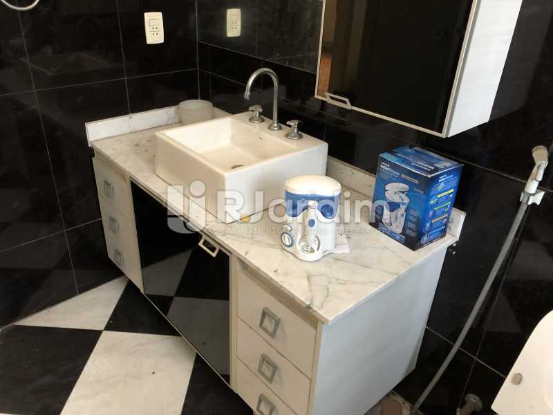 Conheça Banheiro Social do imóvel - Apartamento À Venda - Botafogo - Rio de Janeiro - RJ - LAAP40808 - 26 Banheiro Social - Apartamento À Venda - Botafogo - Rio de Janeiro - RJ - LAAP40808 - 26