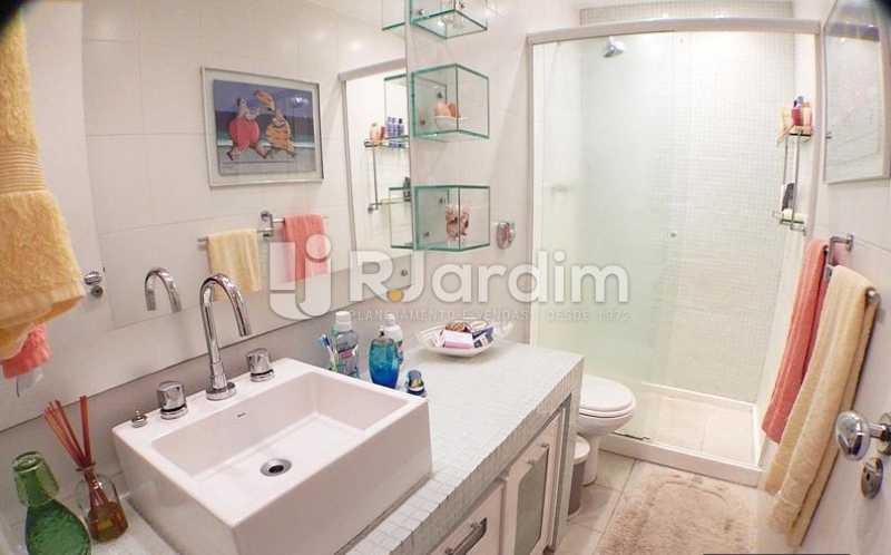 Conheça banheiro social do imóvel - Apartamento À Venda - Ipanema - Rio de Janeiro - RJ - LAAP32217 - 18 banheiro social - Apartamento À Venda - Ipanema - Rio de Janeiro - RJ - LAAP32217 - 18