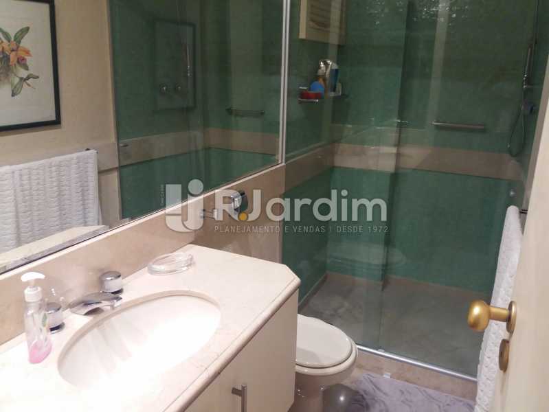 Conheça banho 1 do imóvel - Apartamento Copacabana, Zona Sul,Rio de Janeiro, RJ À Venda, 4 Quartos, 171m² - LAAP40812 - 18 banho 1 - Apartamento Copacabana, Zona Sul,Rio de Janeiro, RJ À Venda, 4 Quartos, 171m² - LAAP40812 - 18
