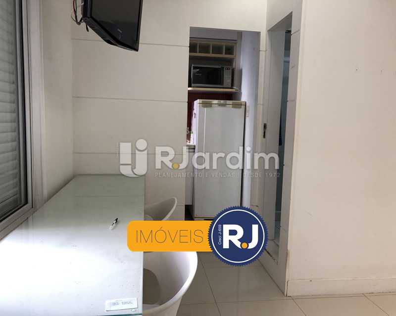 Conheça Quarto/sala do imóvel - Kitnet/Conjugado À Venda - Leblon - Rio de Janeiro - RJ - LAKI10045 - 6 Quarto/sala - Kitnet/Conjugado À Venda - Leblon - Rio de Janeiro - RJ - LAKI10045 - 6