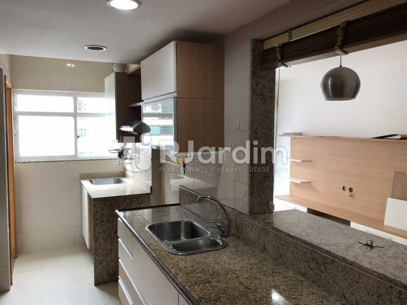 Conheça Cozinha/ A. Serviços do imóvel - Apartamento À Venda - Botafogo - Rio de Janeiro - RJ - LAAP32223 - 26 Cozinha/ A. Serviços - Apartamento À Venda - Botafogo - Rio de Janeiro - RJ - LAAP32223 - 26
