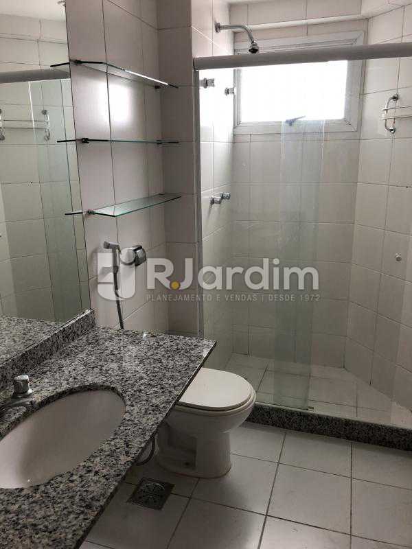 Conheça Banheiro social do imóvel - Apartamento À Venda - Botafogo - Rio de Janeiro - RJ - LAAP32223 - 19 Banheiro social - Apartamento À Venda - Botafogo - Rio de Janeiro - RJ - LAAP32223 - 19