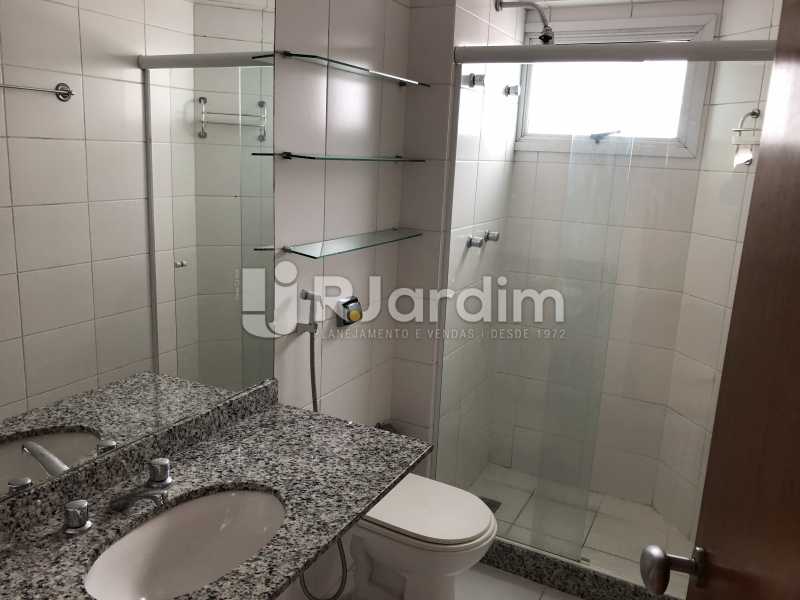 Conheça Banheiro social do imóvel - Apartamento À Venda - Botafogo - Rio de Janeiro - RJ - LAAP32223 - 18 Banheiro social - Apartamento À Venda - Botafogo - Rio de Janeiro - RJ - LAAP32223 - 18
