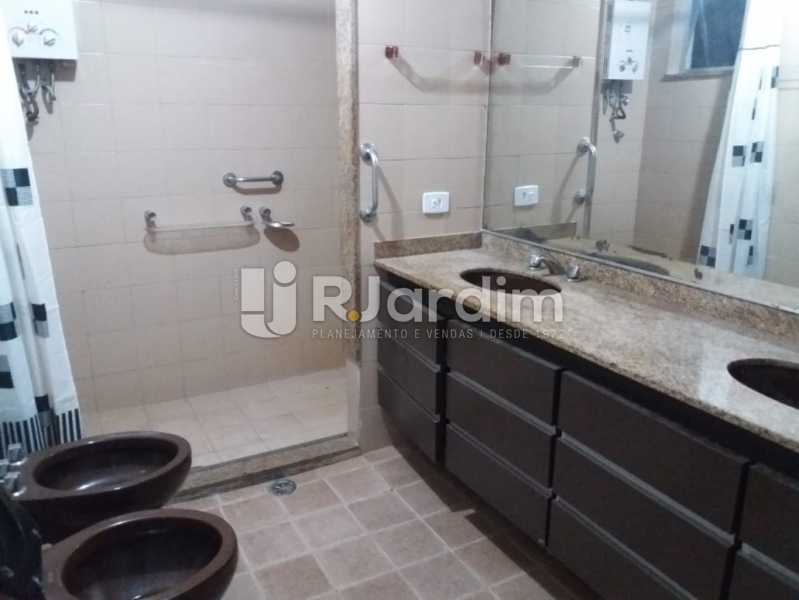 Conheça Banheiro social 2 do imóvel - Apartamento À Venda - Copacabana - Rio de Janeiro - RJ - LAAP40817 - 12 Banheiro social 2 - Apartamento À Venda - Copacabana - Rio de Janeiro - RJ - LAAP40817 - 12