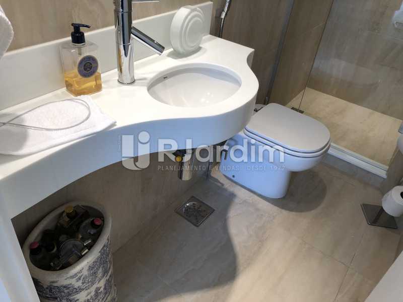 Conheça Banheiro social do imóvel - Apartamento À Venda - Copacabana - Rio de Janeiro - RJ - LAAP21610 - 12 Banheiro social - Apartamento À Venda - Copacabana - Rio de Janeiro - RJ - LAAP21610 - 12