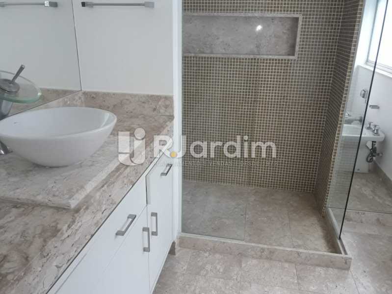 Conheça Banheiro reformado do imóvel - Apartamento Para Alugar - Ipanema - Rio de Janeiro - RJ - LAAP32235 - 15 Banheiro reformado - Apartamento Para Alugar - Ipanema - Rio de Janeiro - RJ - LAAP32235 - 15