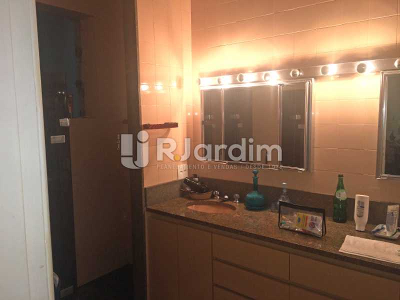 Conheça Banheiro 1 do imóvel - Apartamento À Venda - Copacabana - Rio de Janeiro - RJ - LAAP32236 - 21 Banheiro 1 - Apartamento À Venda - Copacabana - Rio de Janeiro - RJ - LAAP32236 - 21