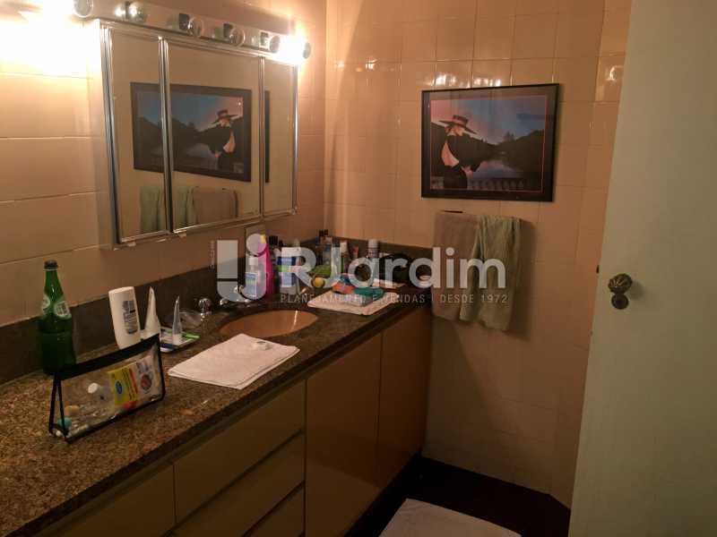 Conheça Banheiro 1 do imóvel - Apartamento À Venda - Copacabana - Rio de Janeiro - RJ - LAAP32236 - 22 Banheiro 1 - Apartamento À Venda - Copacabana - Rio de Janeiro - RJ - LAAP32236 - 22
