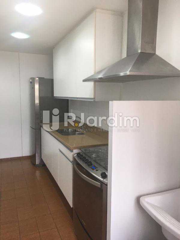 Conheça Cozinha do imóvel - Apartamento Leblon 2 Quartos Aluguel Administração imóveis - LAAP21612 - 19 Cozinha - Apartamento Leblon 2 Quartos Aluguel Administração imóveis - LAAP21612 - 19