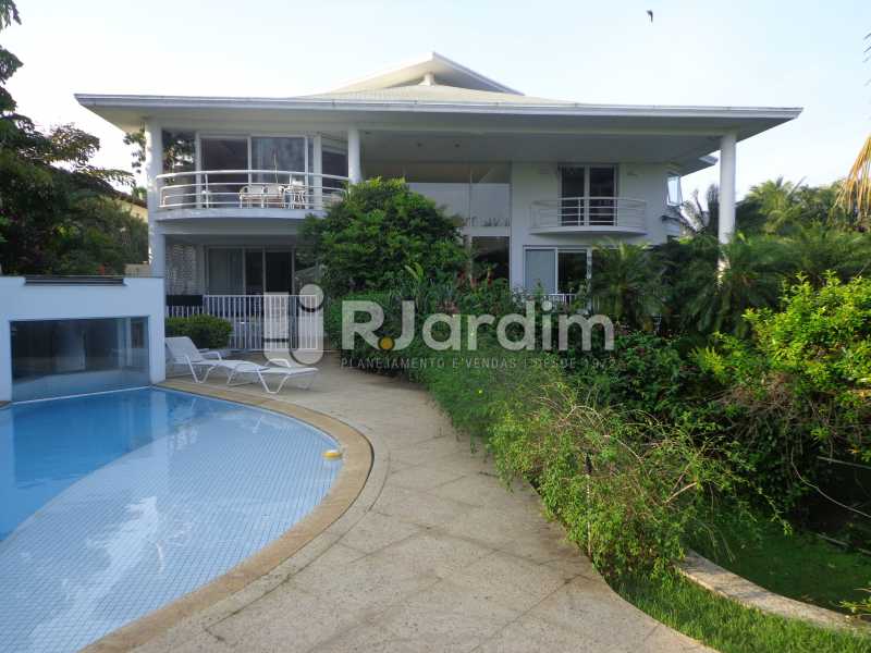 Conheça Vista frente do imóvel - Casa em Condominio À Venda - Barra da Tijuca - Rio de Janeiro - RJ - LACN50012 - 1 Vista frente - Casa em Condominio À Venda - Barra da Tijuca - Rio de Janeiro - RJ - LACN50012 - 1