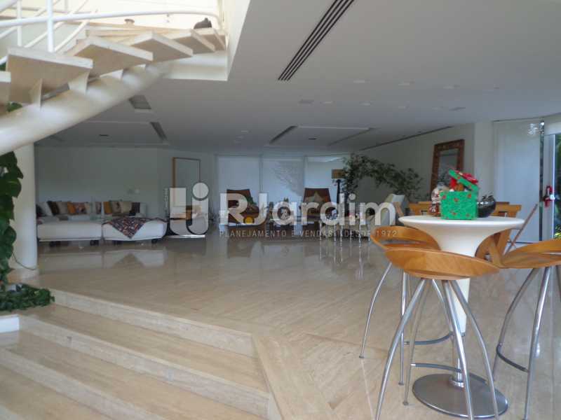 Conheça Living do imóvel - Casa em Condominio À Venda - Barra da Tijuca - Rio de Janeiro - RJ - LACN50012 - 10 Living - Casa em Condominio À Venda - Barra da Tijuca - Rio de Janeiro - RJ - LACN50012 - 10