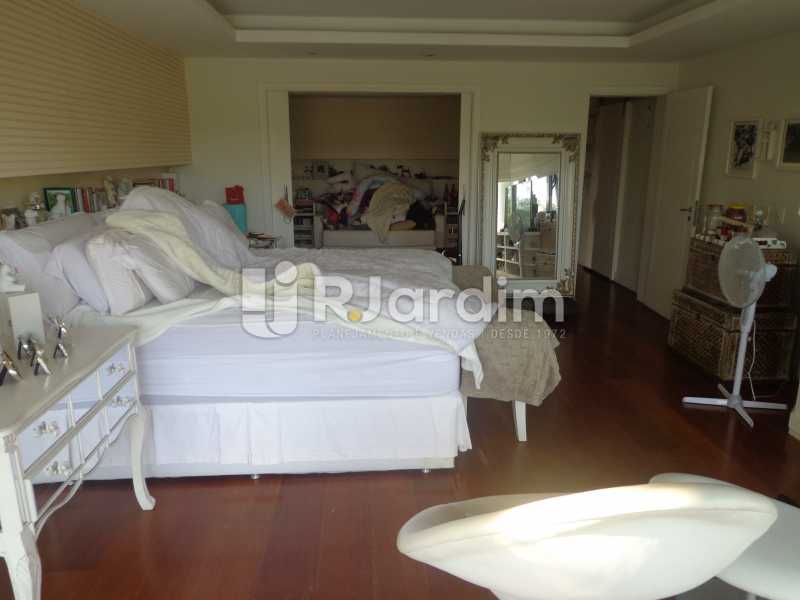 Conheça Suíte Master Principal do imóvel - Casa em Condominio À Venda - Barra da Tijuca - Rio de Janeiro - RJ - LACN50012 - 22 Suíte Master Principal - Casa em Condominio À Venda - Barra da Tijuca - Rio de Janeiro - RJ - LACN50012 - 22