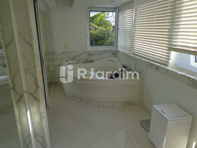 Conheça WC suíte do imóvel - Casa em Condominio À Venda - Barra da Tijuca - Rio de Janeiro - RJ - LACN50012 - 24 WC suíte - Casa em Condominio À Venda - Barra da Tijuca - Rio de Janeiro - RJ - LACN50012 - 24