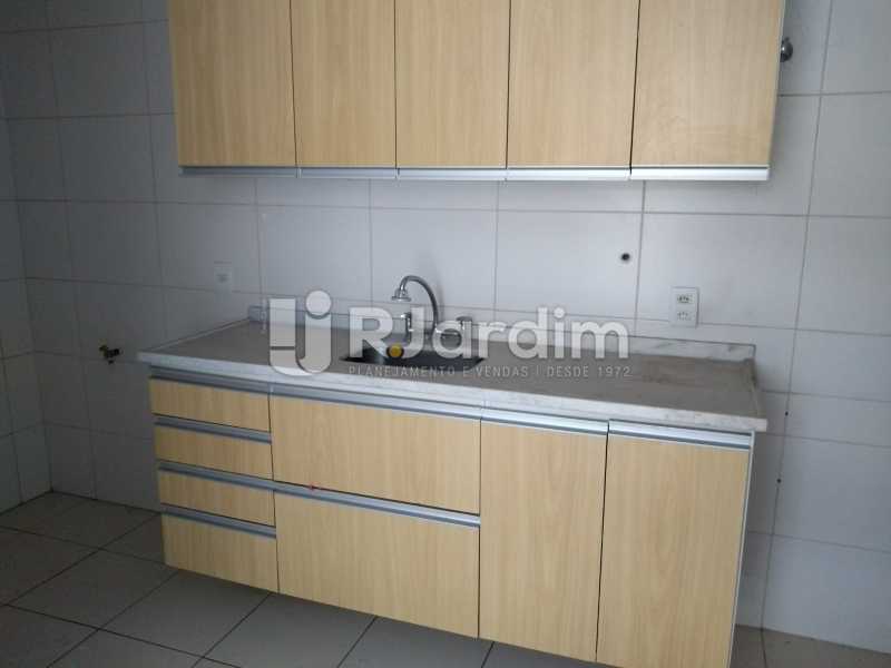 Conheça cozinha / armários do imóvel - Apartamento Botafogo 3 Quartos - LAAP32240 - 19 cozinha / armários - Apartamento Botafogo 3 Quartos - LAAP32240 - 19