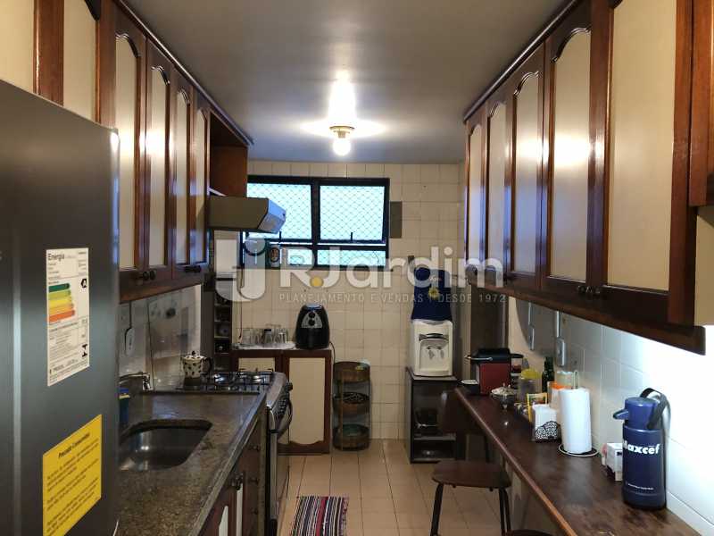 Conheça Cozinha do imóvel - Apartamento À Venda - Copacabana - Rio de Janeiro - RJ - LAAP32246 - 19 Cozinha - Apartamento À Venda - Copacabana - Rio de Janeiro - RJ - LAAP32246 - 19