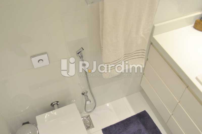 Conheça BANHEIRO SUÍTE do imóvel - Apartamento Rua General Venâncio Flores,Leblon, Zona Sul,Rio de Janeiro, RJ Para Alugar, 2 Quartos, 134m² - LAAP21617 - 25 BANHEIRO SUÍTE - Apartamento Rua General Venâncio Flores,Leblon, Zona Sul,Rio de Janeiro, RJ Para Alugar, 2 Quartos, 134m² - LAAP21617 - 25