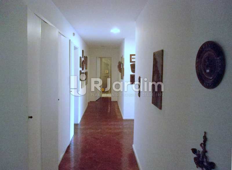 Conheça circulação do imóvel - Compra Venda Avaliação Imóveis Apartamento Copacabana 4 Quartos - LAAP40824 - 17 circulação - Compra Venda Avaliação Imóveis Apartamento Copacabana 4 Quartos - LAAP40824 - 17