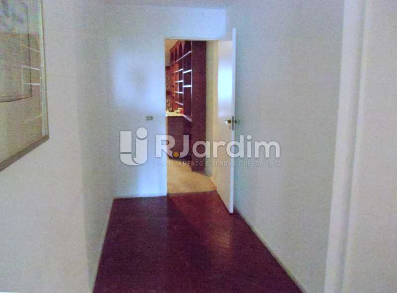 Conheça circulação do imóvel - Compra Venda Avaliação Imóveis Apartamento Copacabana 4 Quartos - LAAP40824 - 23 circulação - Compra Venda Avaliação Imóveis Apartamento Copacabana 4 Quartos - LAAP40824 - 23