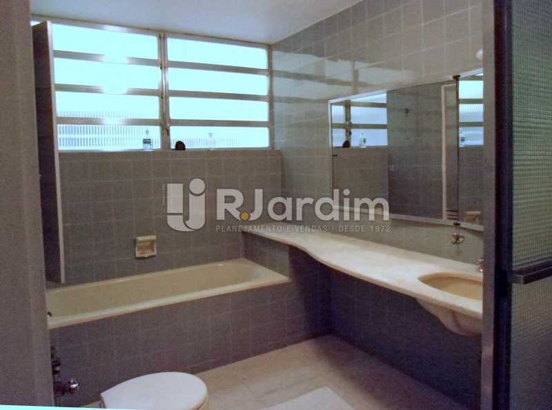 Conheça banheiro suite 2 do imóvel - Compra Venda Avaliação Imóveis Apartamento Copacabana 4 Quartos - LAAP40824 - 21 banheiro suite 2 - Compra Venda Avaliação Imóveis Apartamento Copacabana 4 Quartos - LAAP40824 - 21