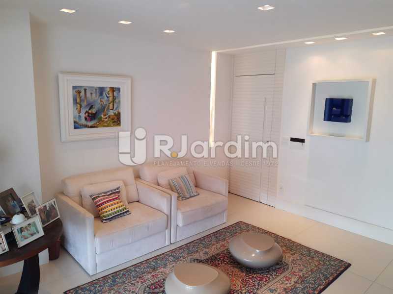Conheça SALA do imóvel - Apartamento Barra da Tijuca 4 Quartos - LAAP40826 - 11 SALA - Apartamento Barra da Tijuca 4 Quartos - LAAP40826 - 11