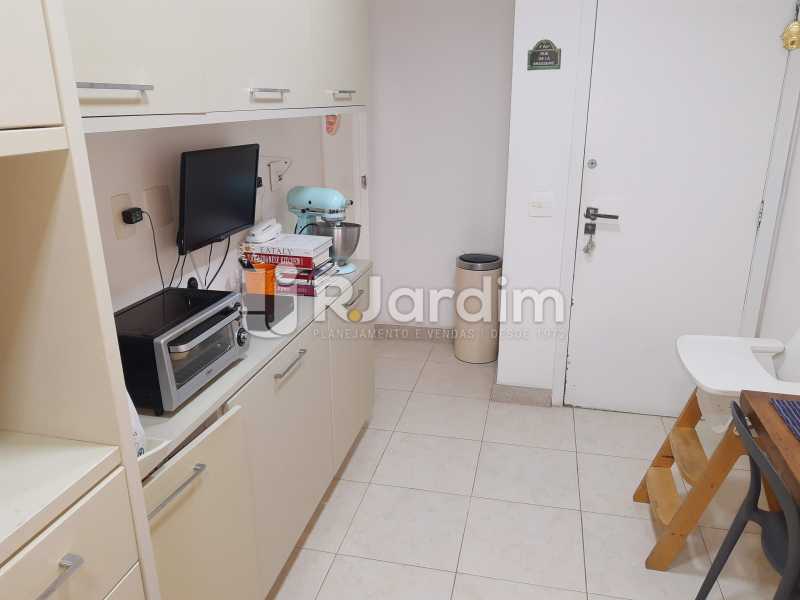Conheça COZINHA do imóvel - Apartamento Barra da Tijuca 4 Quartos - LAAP40826 - 27 COZINHA - Apartamento Barra da Tijuca 4 Quartos - LAAP40826 - 27