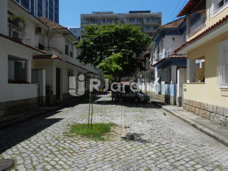 Conheça rua do imóvel - Casa Triplex Residencial Botafogo 5 Quartos Garagem Compra Venda Avaliação Imóveis - LACV50002 - 1 rua - Casa Triplex Residencial Botafogo 5 Quartos Garagem Compra Venda Avaliação Imóveis - LACV50002 - 1
