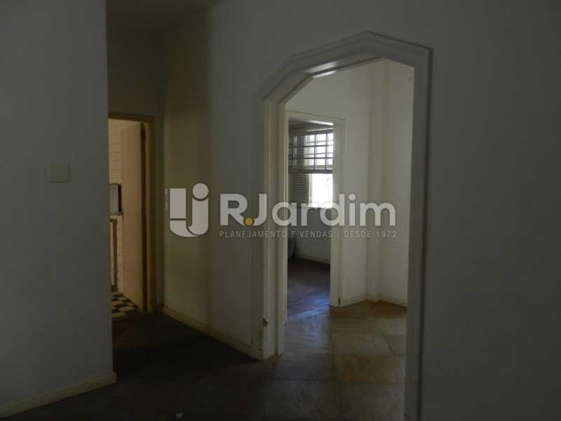 Conheça circulação do imóvel - Casa Triplex Residencial Botafogo 5 Quartos Garagem Compra Venda Avaliação Imóveis - LACV50002 - 8 circulação - Casa Triplex Residencial Botafogo 5 Quartos Garagem Compra Venda Avaliação Imóveis - LACV50002 - 8