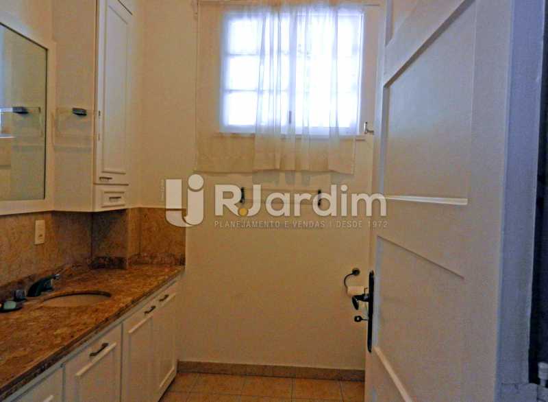 Conheça banho do imóvel - Casa Triplex Residencial Botafogo 5 Quartos Garagem Compra Venda Avaliação Imóveis - LACV50002 - 19 banho - Casa Triplex Residencial Botafogo 5 Quartos Garagem Compra Venda Avaliação Imóveis - LACV50002 - 19