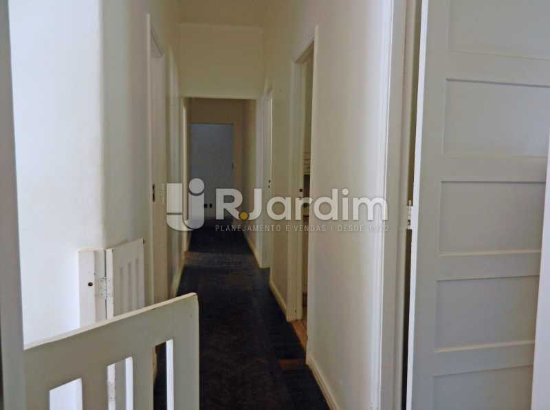 Conheça circulação do imóvel - Casa Triplex Residencial Botafogo 5 Quartos Garagem Compra Venda Avaliação Imóveis - LACV50002 - 20 circulação - Casa Triplex Residencial Botafogo 5 Quartos Garagem Compra Venda Avaliação Imóveis - LACV50002 - 20
