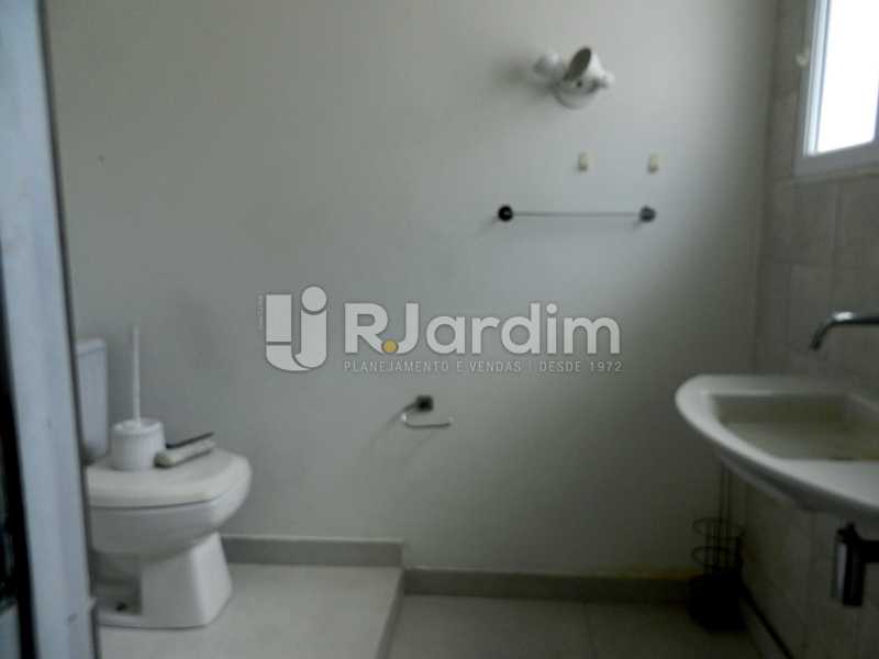 Conheça banho terraço do imóvel - Casa Triplex Residencial Botafogo 5 Quartos Garagem Compra Venda Avaliação Imóveis - LACV50002 - 28 banho terraço - Casa Triplex Residencial Botafogo 5 Quartos Garagem Compra Venda Avaliação Imóveis - LACV50002 - 28
