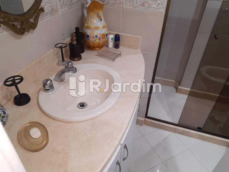 Conheça BANHEIRO SUÍTE do imóvel - Apartamento Copacabana 4 Quartos Garagem - LAAP40830 - 17 BANHEIRO SUÍTE - Apartamento Copacabana 4 Quartos Garagem - LAAP40830 - 17