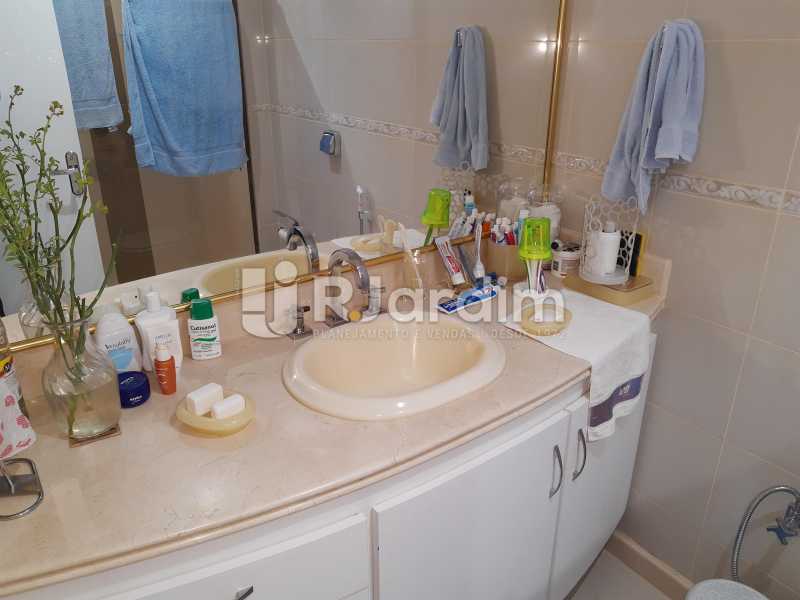 Conheça BANHEIRO DA SUÍTE MASTER do imóvel - Apartamento Copacabana 4 Quartos Garagem - LAAP40830 - 24 BANHEIRO DA SUÍTE MASTER - Apartamento Copacabana 4 Quartos Garagem - LAAP40830 - 24