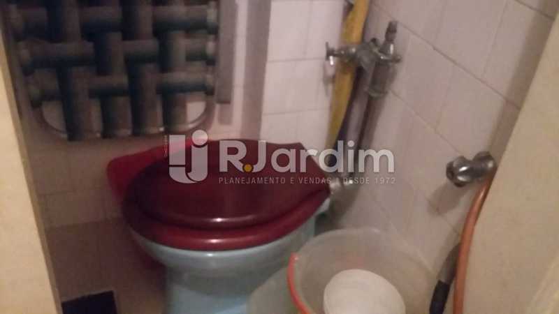 Conheça Banheiro de Serviço do imóvel - Apartamento - Padrão / Residencial / Copacabana - LAAP32264 - 25 Banheiro de Serviço - Apartamento - Padrão / Residencial / Copacabana - LAAP32264 - 25