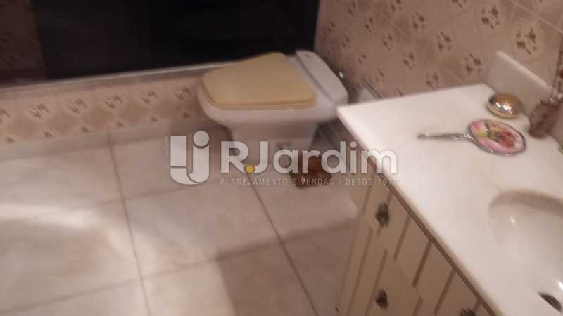 Conheça Banheiro Social do imóvel - Apartamento - Padrão / Residencial / Copacabana - LAAP32264 - 14 Banheiro Social - Apartamento - Padrão / Residencial / Copacabana - LAAP32264 - 14