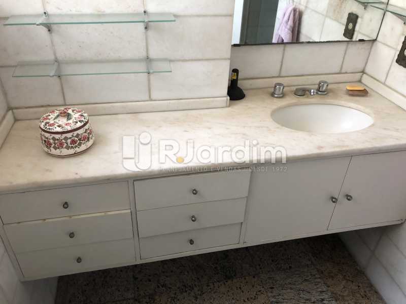 Conheça Banheiro social do imóvel - Apartamento À Venda - Copacabana - Rio de Janeiro - RJ - LAAP40831 - 17 Banheiro social - Apartamento À Venda - Copacabana - Rio de Janeiro - RJ - LAAP40831 - 17