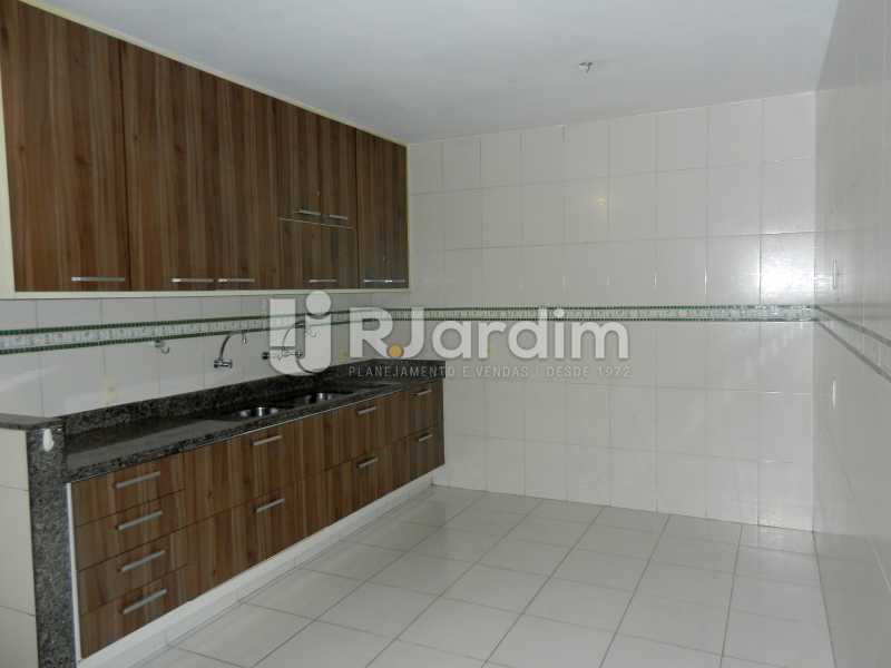 Conheça copa - cozinha do imóvel - Apartamento Copacabana 3 Quartos Compra Venda - LAAP32289 - 21 copa - cozinha - Apartamento Copacabana 3 Quartos Compra Venda - LAAP32289 - 21