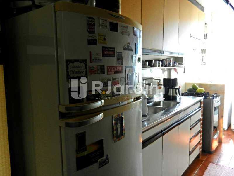 Conheça cozinha do imóvel - Cobertura Duplex Barra da Tijuca 2 Quartos - LACO20112 - 17 cozinha - Cobertura Duplex Barra da Tijuca 2 Quartos - LACO20112 - 17