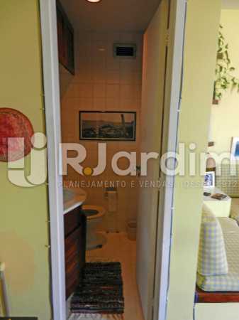 Conheça lavabo segundo andar do imóvel - Cobertura Duplex Barra da Tijuca 2 Quartos - LACO20112 - 18 lavabo segundo andar - Cobertura Duplex Barra da Tijuca 2 Quartos - LACO20112 - 18