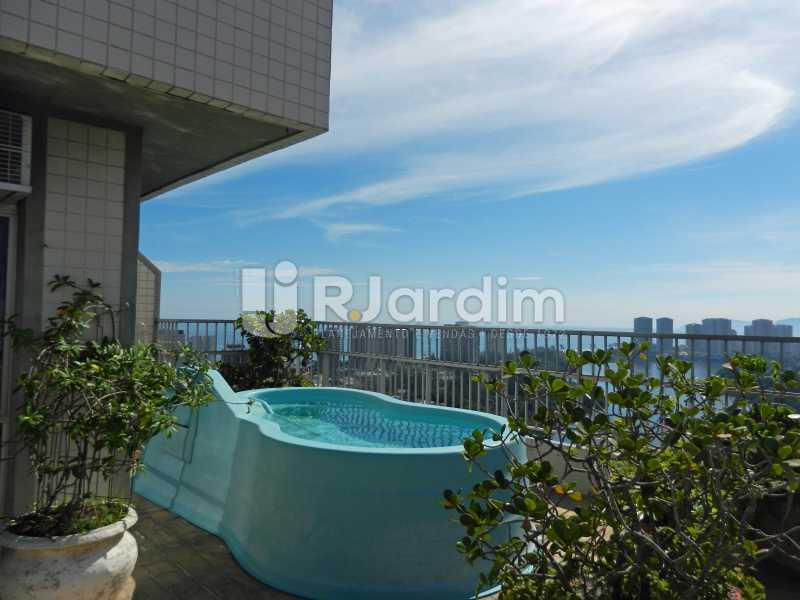 Conheça jacuzzi do imóvel - Cobertura Duplex Barra da Tijuca 2 Quartos - LACO20112 - 24 jacuzzi - Cobertura Duplex Barra da Tijuca 2 Quartos - LACO20112 - 24