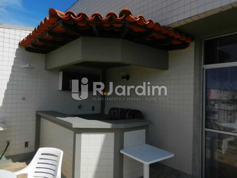 Conheça espaço gourmet do imóvel - Cobertura Duplex Barra da Tijuca 2 Quartos - LACO20112 - 25 espaço gourmet - Cobertura Duplex Barra da Tijuca 2 Quartos - LACO20112 - 25